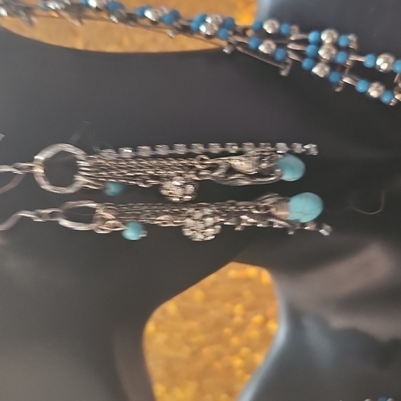 Stylish blue jewlery set. Includes necklace, bracelet, earings, And A ring - Picture 3 of 6